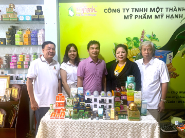 Trung tâm Tin học Trường Đại học An Giang ký kết hợp tác xây dựng website cho Công ty TNHH MTV Mỹ phẩm Mỹ Hạnh